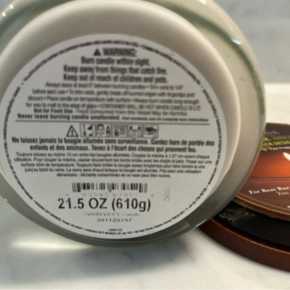 WoodWick Crackle Candles “Warm Wool” - Picture 3 of 3